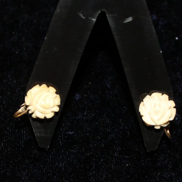White Flower Clip on Earrings - Picture 1 of 3